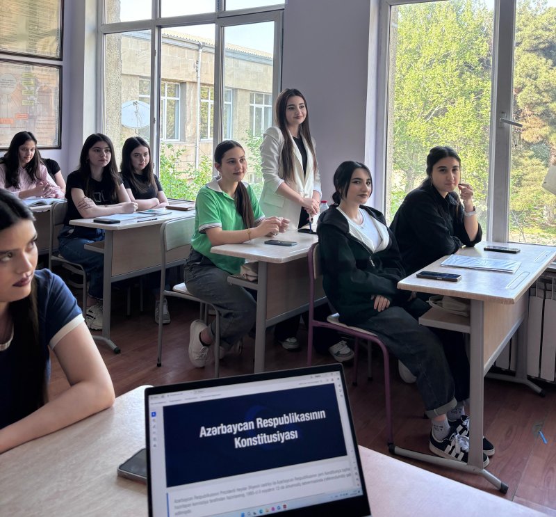 Kollecdə “Hüquqi dövlətin əsas qanunu”mövzusu müzakirə olundu - Əlavə şəkil 4